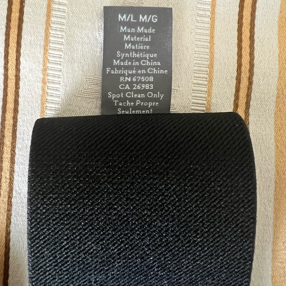 New & Never Used Vince Camuto Black Elastic Belt with Gold Circle Buckle - Picture 4 of 4